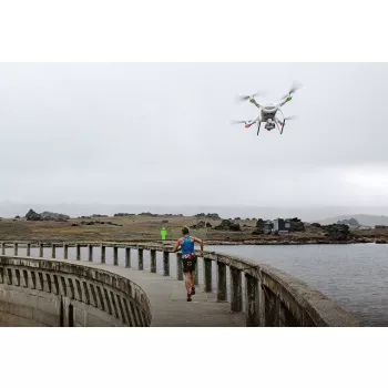 Квадрокоптер DJI Phantom 4 с подвесом, 4K камерой и двумя дополнительными аккумуляторами фото 2